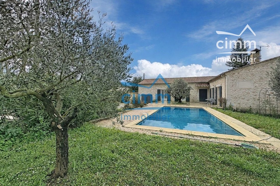 House in Loriol-du-Comtat, Provence-Alpes-Côte d'Azur, France 1 - 17554204