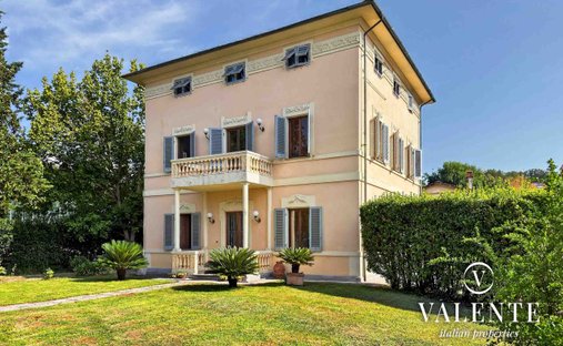 Villa in Porcari, Tuscany, Italy 1