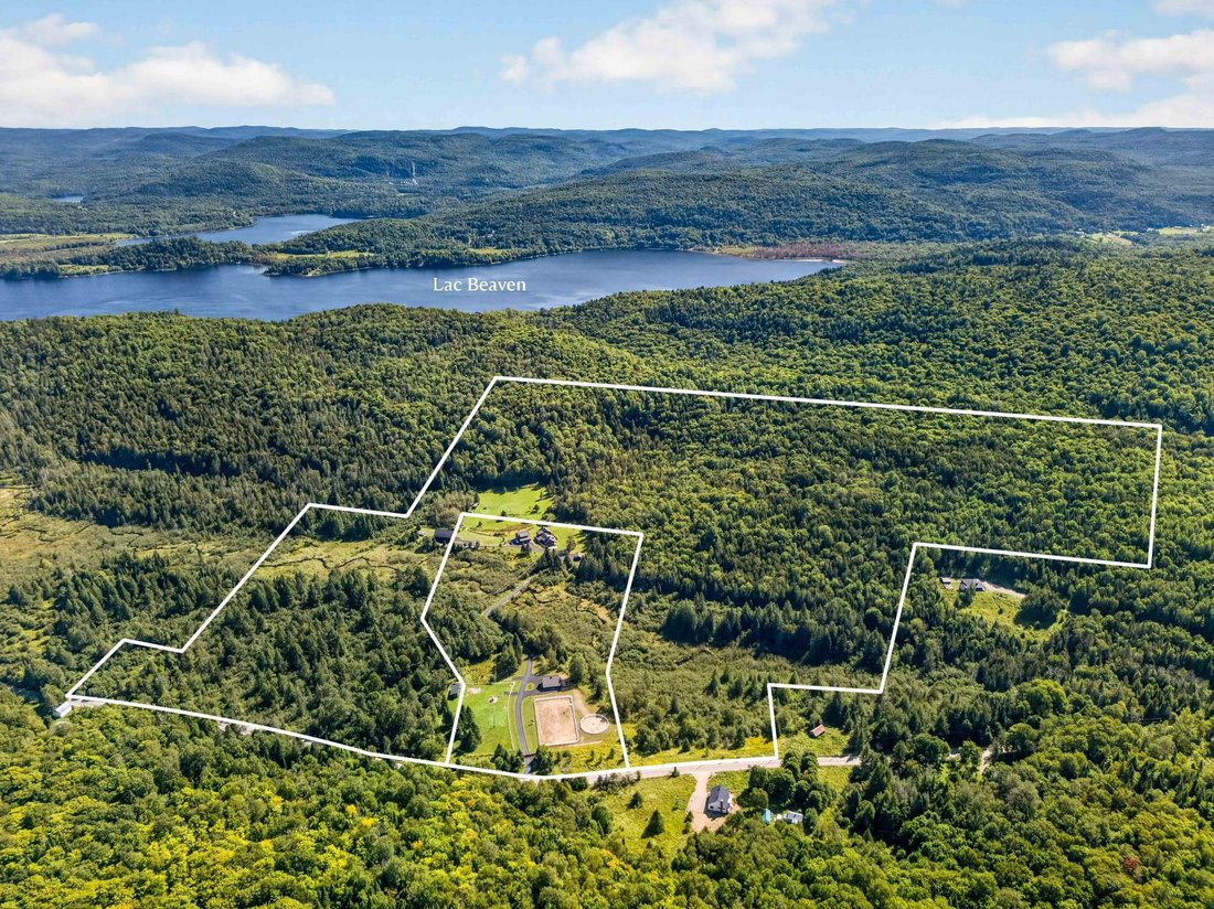 House in Arundel, Quebec, Canada 3 - 16217014