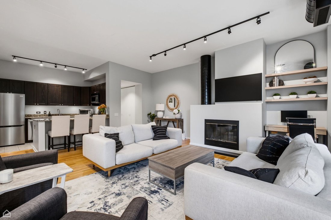 Condo in Naperville, Illinois, United States 3 - 18779929