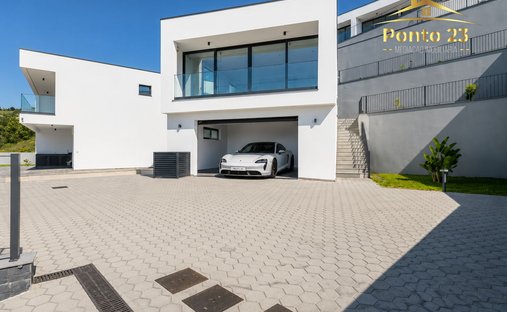 Villa in Santa Cruz, Madeira, Portugal 1