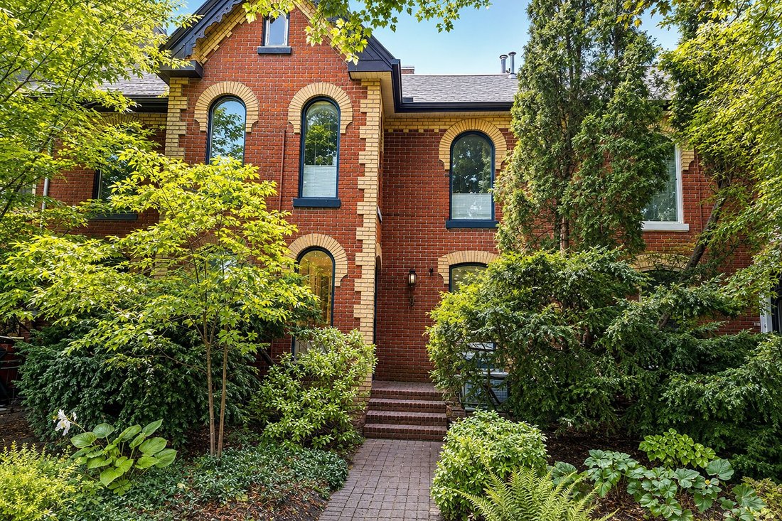 Townhouse in Toronto, Ontario, Canada 1 - 18090638