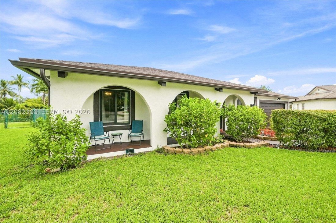 House in Davie, Florida, United States 3 - 18779057