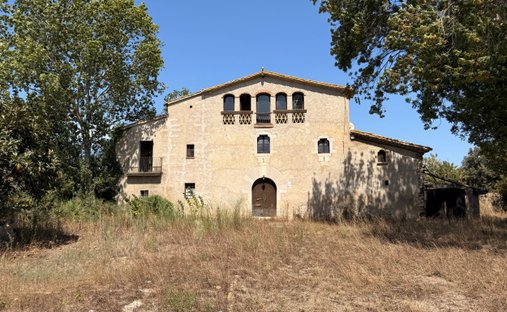 Country House in Vilobi d'Onyar, Catalonia, Spain 1