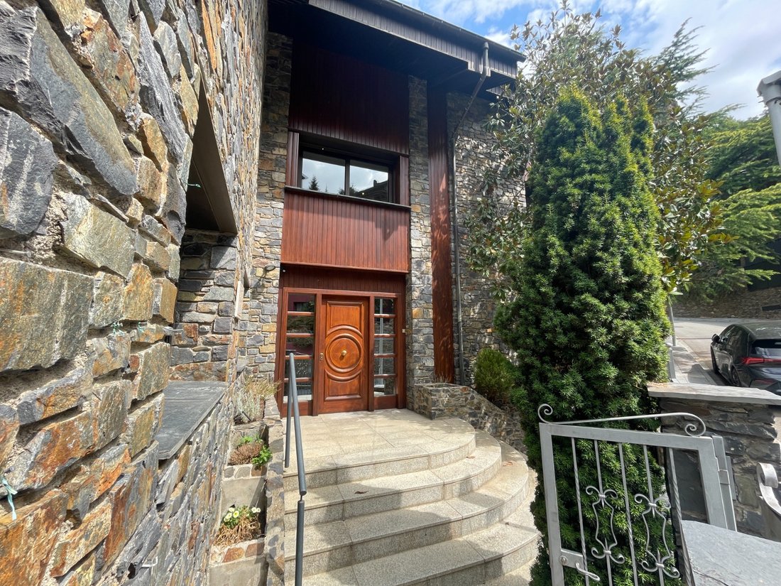 Chalet in Escaldes-Engordany, Escaldes-Engordany, Andorra 3 - 18648767