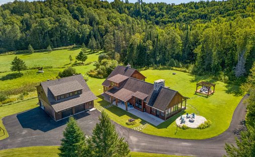 House in Arundel, Quebec, Canada 1