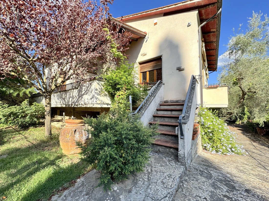 Casa en Calenzano, Toscana, Italia 1 - 18779124