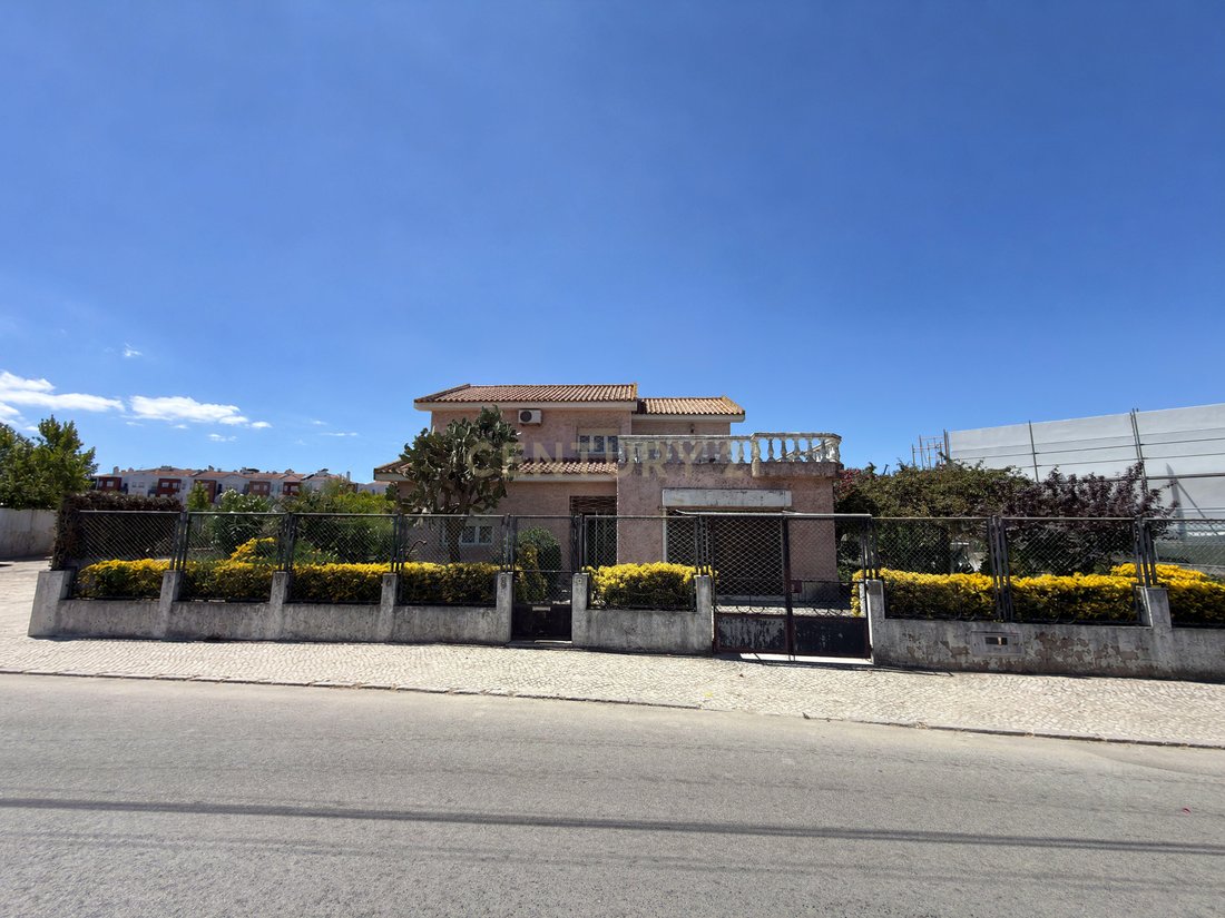 Villa in Santo António da Charneca, Setúbal Municipality, Portugal 1 - 18780329