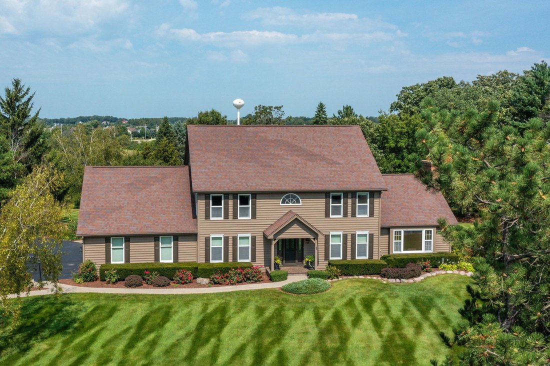 House in Village of Lakewood, Illinois, United States 1 - 18779897