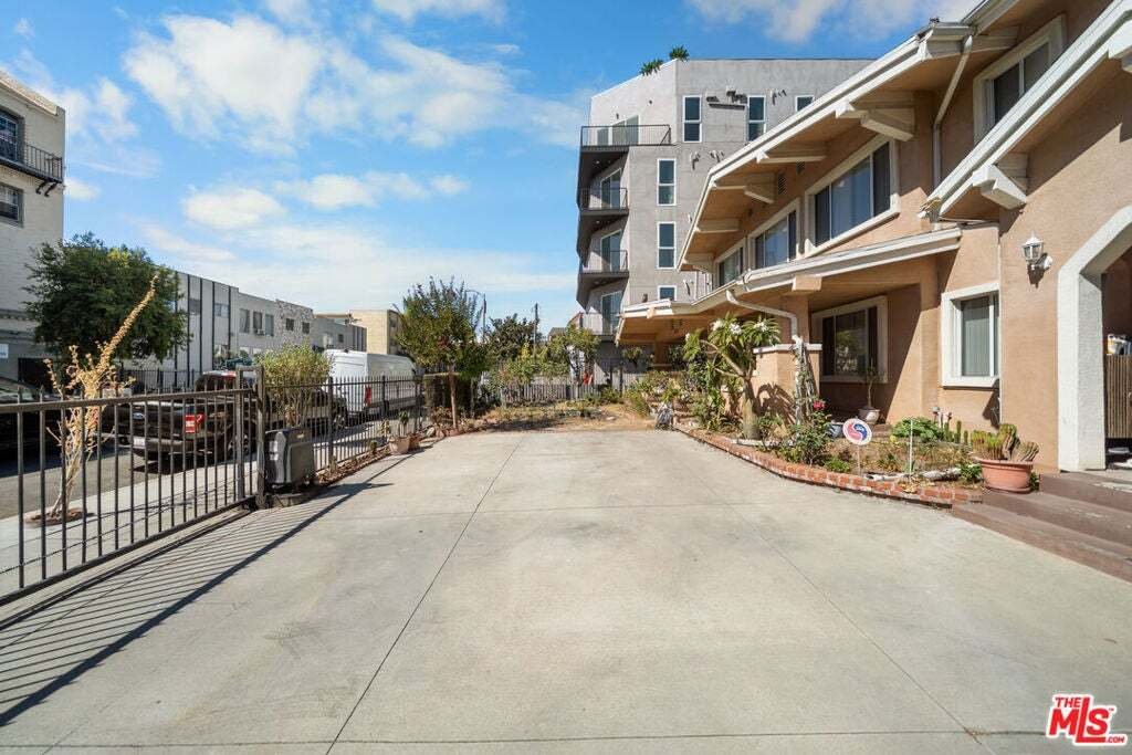 Los Angeles, California, United States 3 - 18779387