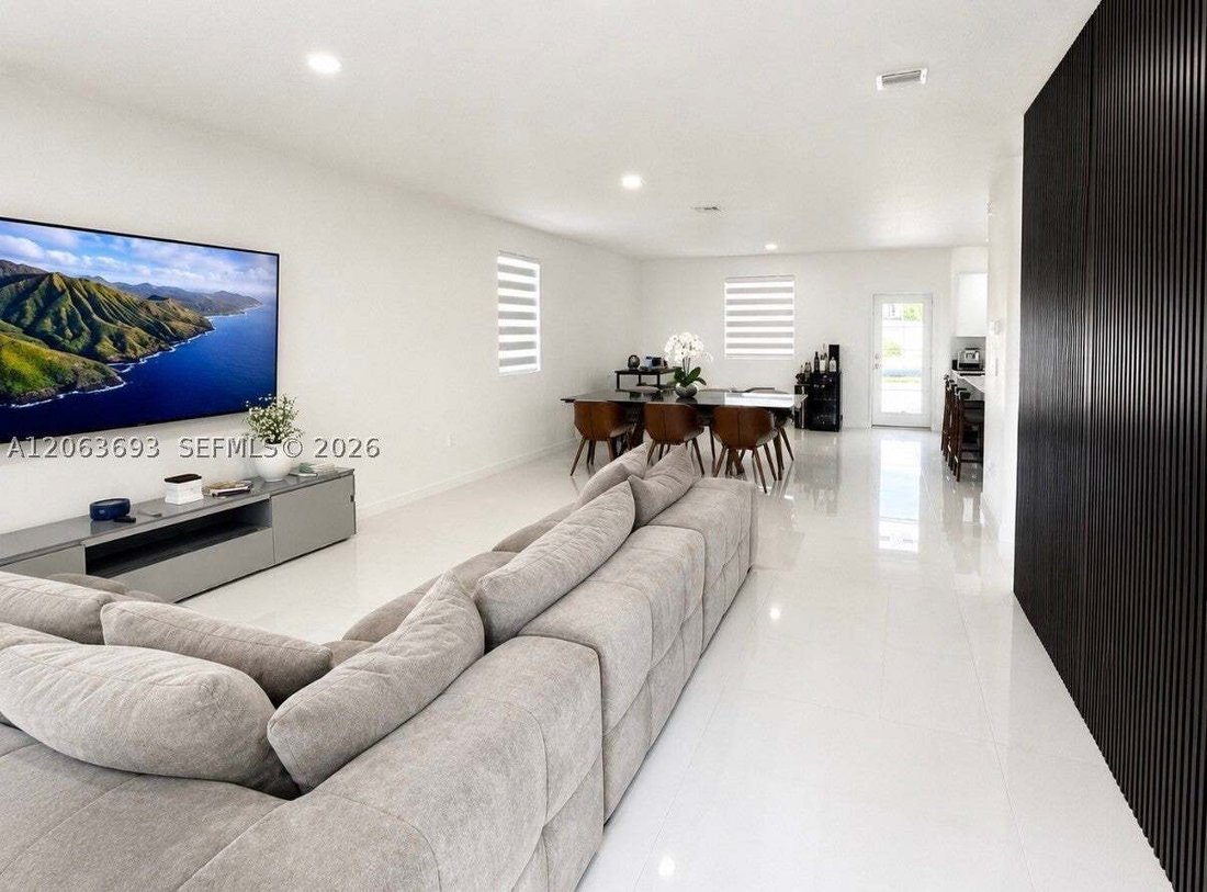 House in Miami, Florida, United States 3 - 18576961