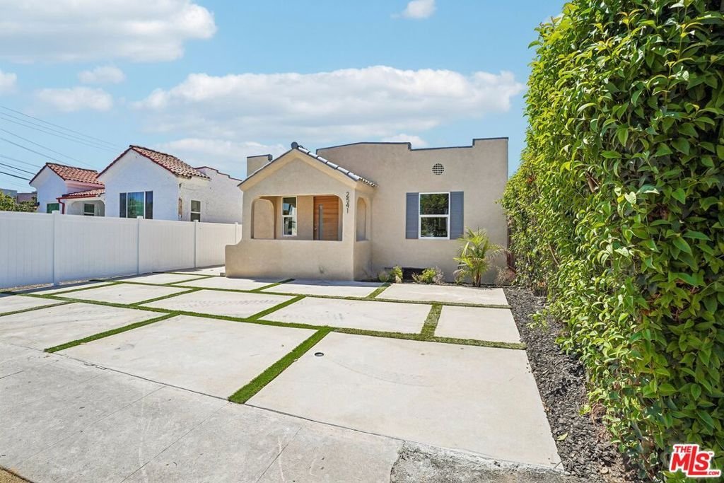 Los Angeles, California, United States 3 - 18781594