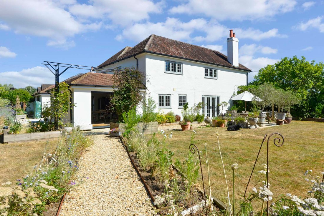 House in Dunsfold, England 3 - 18776297