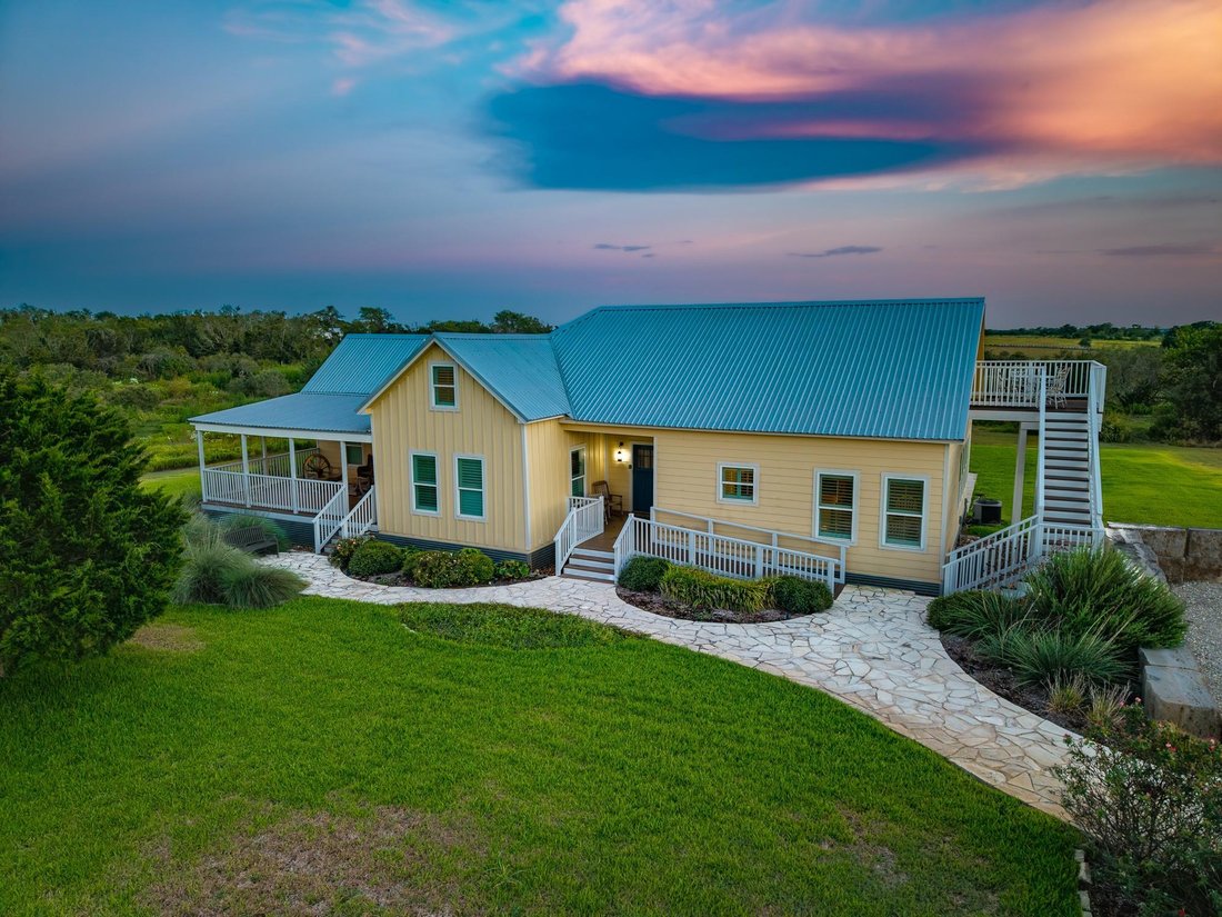House in Schulenburg, Texas, United States 3 - 16509895