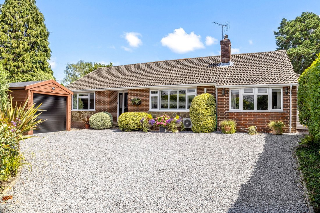 Bungalow in Storrington, England 1 - 18777296