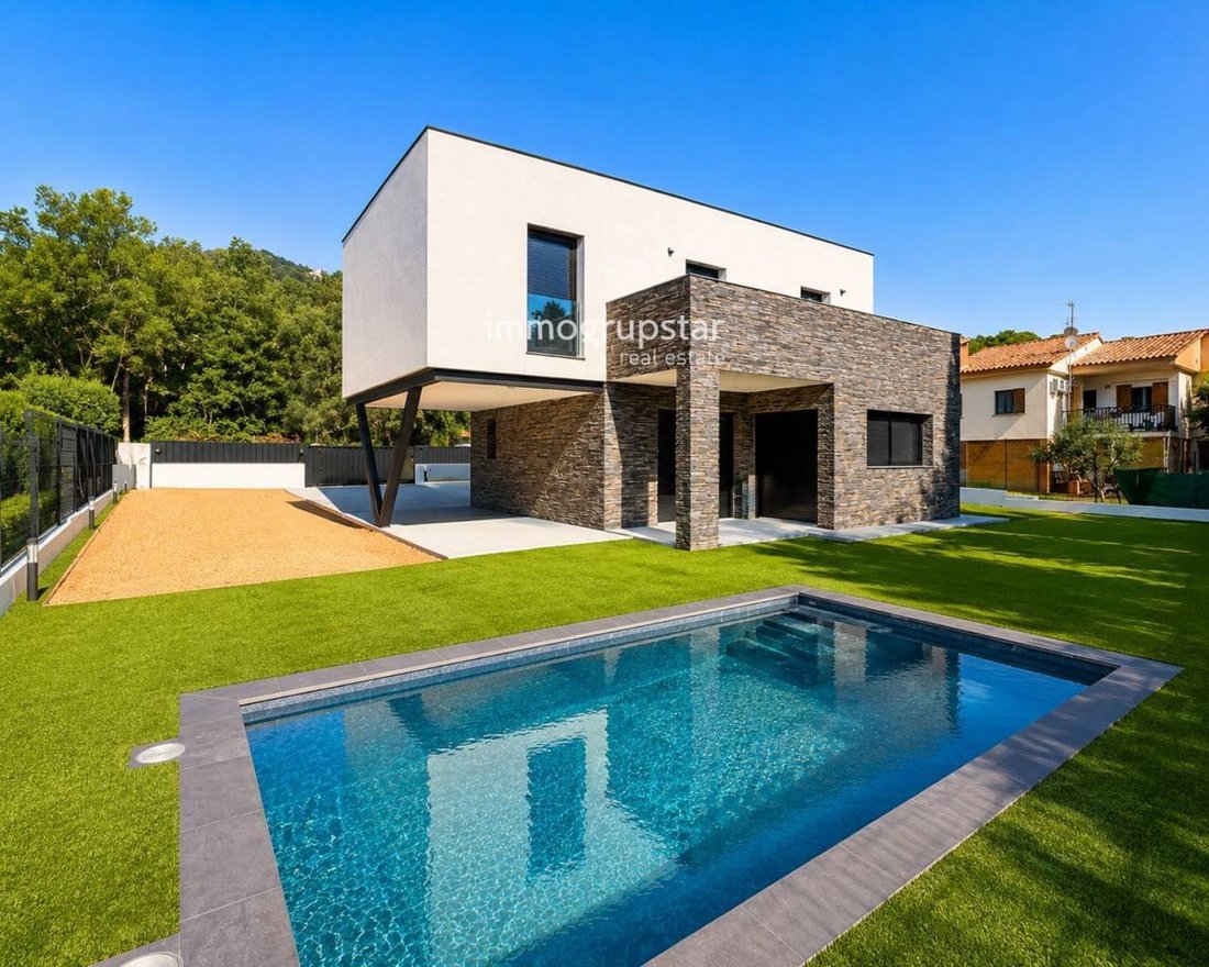 Chalet in Calonge i Sant Antoni, Catalonia, Spain 1 - 18780179