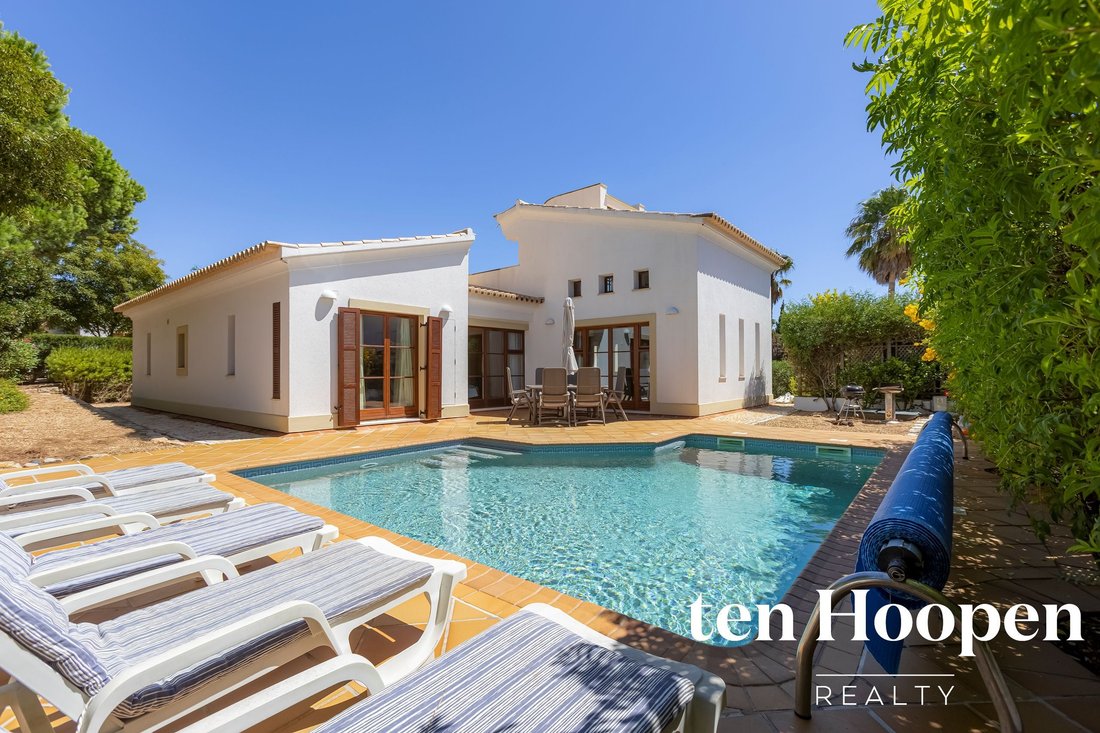 Villa in Vila do Bispo e Raposeira, Algarve, Portugal 1 - 18780477