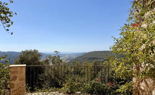 Villa à Gattières, Provence-Alpes-Côte d'Azur, France 1