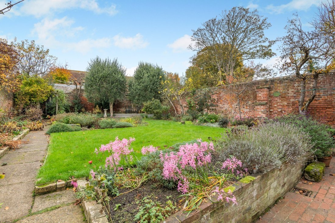 House in Canterbury, England 3 - 18782225