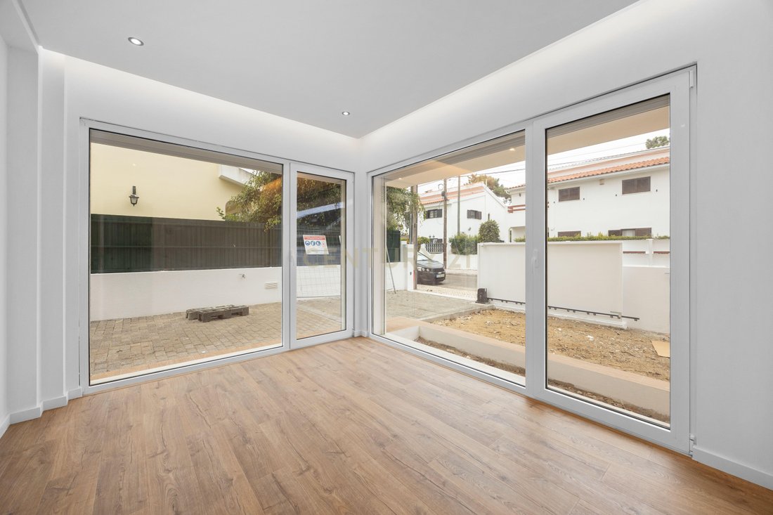 Villa in Aroeira, Charneca de Caparica e Sobreda, Portugal 2 - 18037962