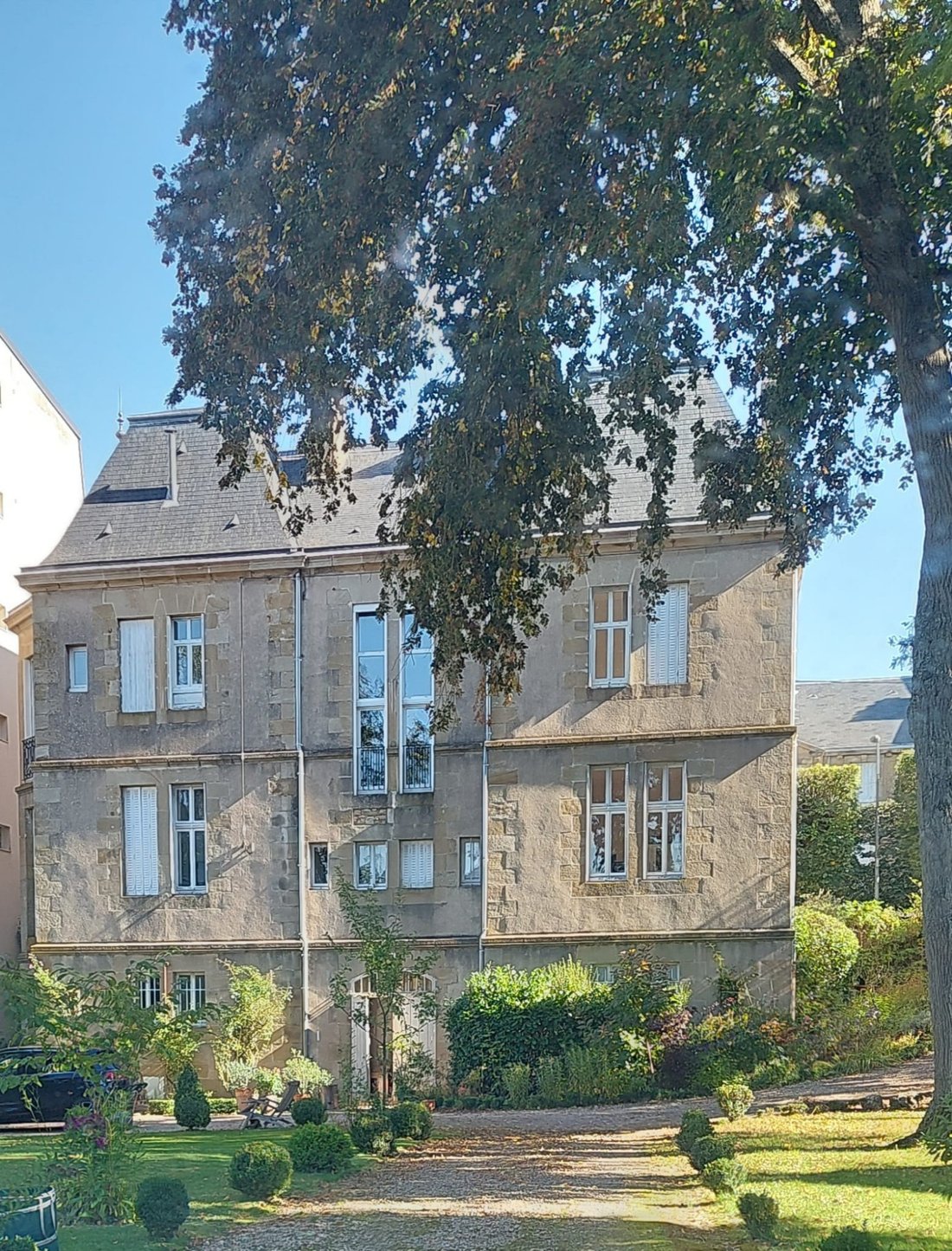 Castillo en Centre Ville, Autun, Francia 2 - 18782375