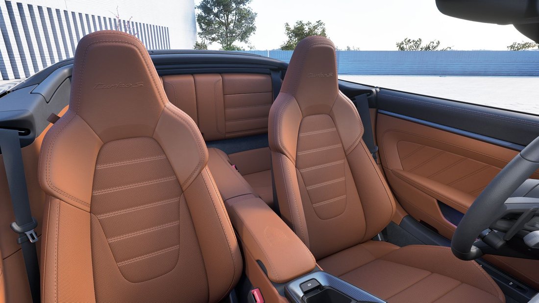 Cabriolet in Cardedeu, Spain 3 - 18782573