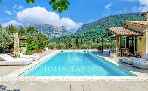Casa en Le Rouret, Provenza-Alpes-Costa Azul, Francia 1