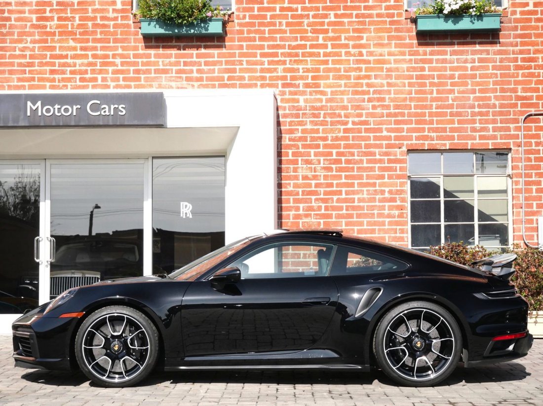 Coupe in Beverly Hills, CA, United States 5 - 18782648