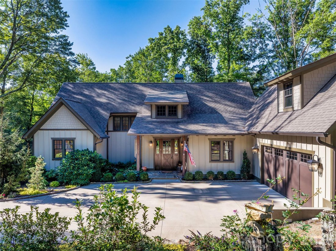 Casa en Hendersonville, Carolina del Norte, Estados Unidos 2 - 18782735