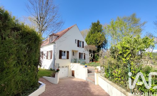 House in Nord, Ecouen, France 1