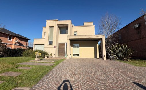 House in Villa Udaondo, Buenos Aires Province, Argentina 1