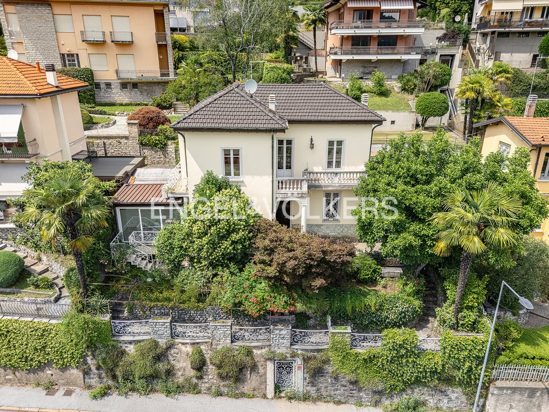 Villa en Sagnino-Tavernola-Monte Olimpino, Como, Lombardía 1 - 18783288