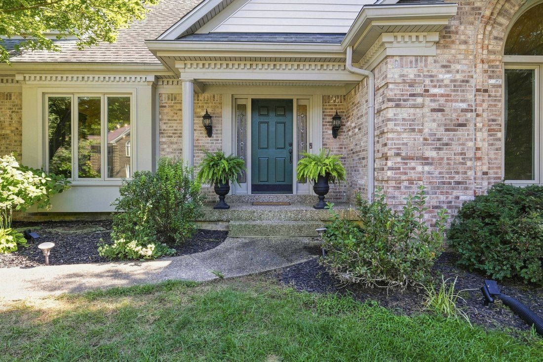 House in Watterson Park, Kentucky, United States 3 - 18783301