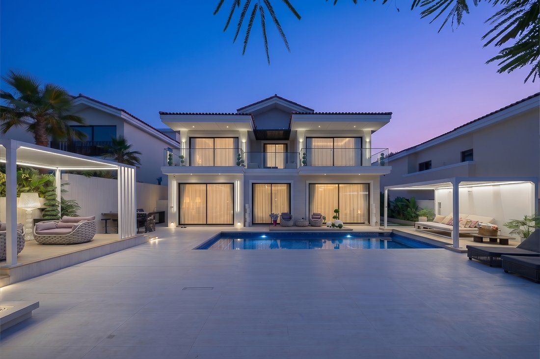 Villa in Al Wasl, Dubai, United Arab Emirates 1 - 18788914
