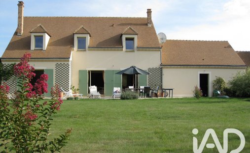 House in La Celle-les-Bordes, Ile-de-France, France 1