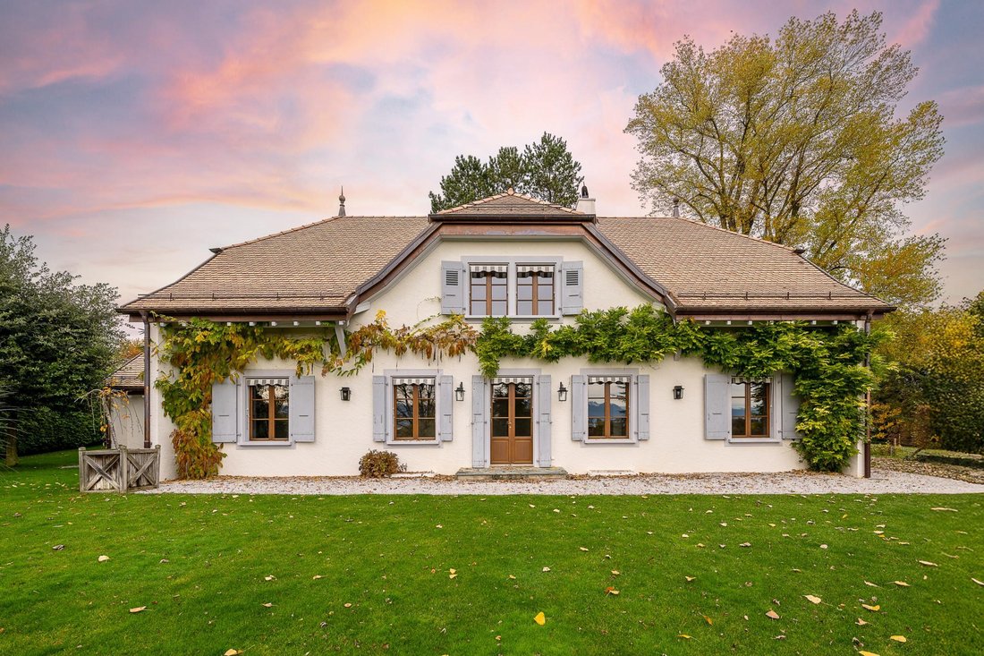 Villa a Vufflens-le-Château, Vaud, Svizzera 1 - 18783556
