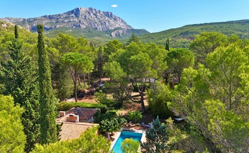 Estate in Beaurecueil, Provence-Alpes-Côte d'Azur, France 1