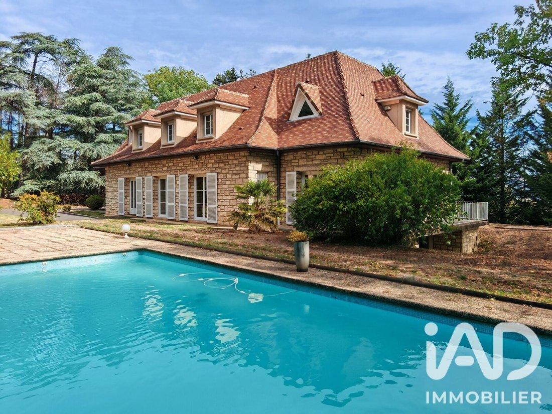 House in Saint-Genest-Lerpt, Auvergne-Rhône-Alpes, France 1 - 18785572