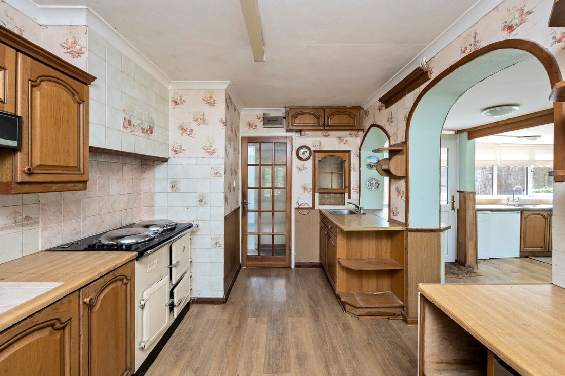 House in Whitemans Green, England 3 - 18787826