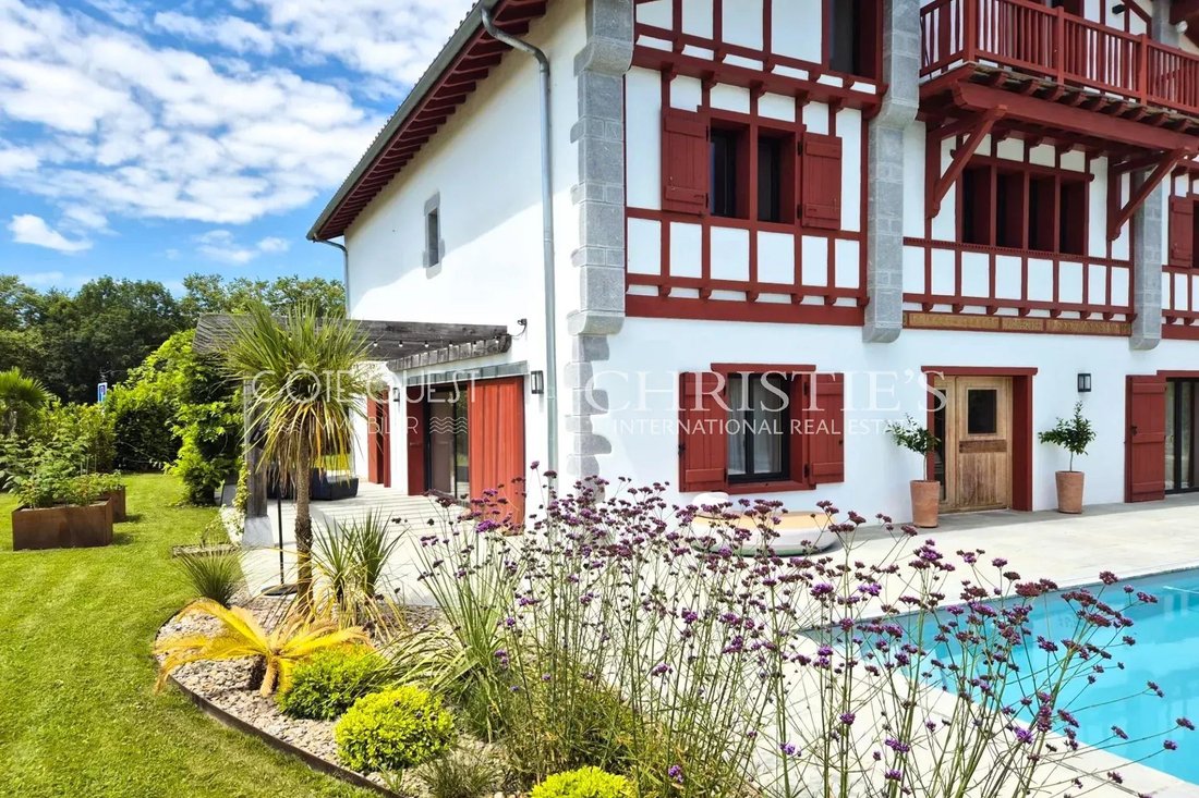 Villa in Larressore, Nouvelle-Aquitaine, France 2 - 16082589