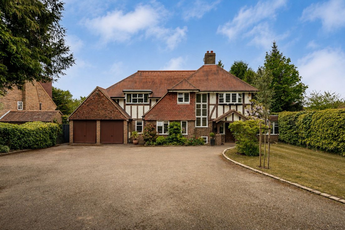 House in Whitemans Green, England 1 - 18787801