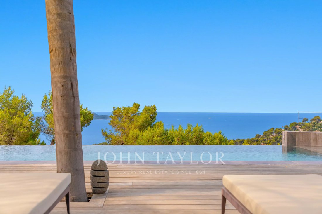 Villa en Hyères, Provenza-Alpes-Costa Azul, Francia 2 - 18438022