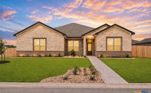 House in Lorena, Texas, United States 1