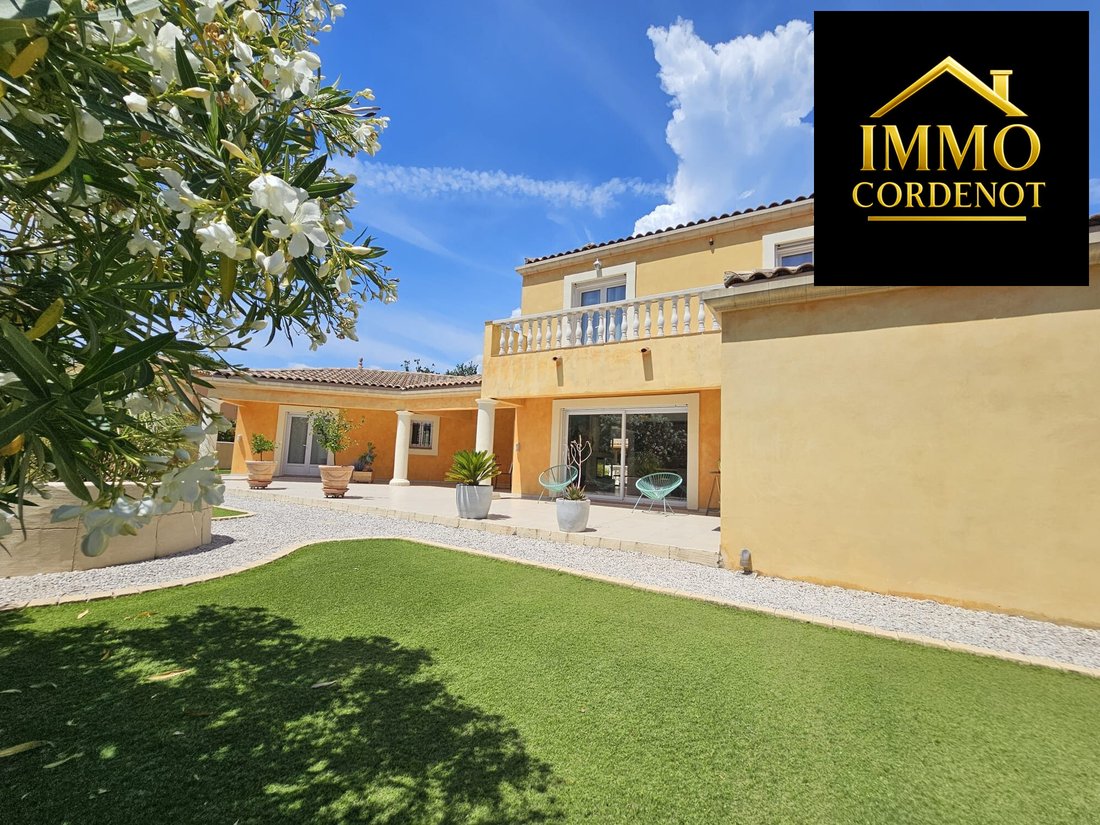Villa in Méounes-lès-Montrieux, Provence-Alpes-Côte d'Azur, France 2 - 18789038