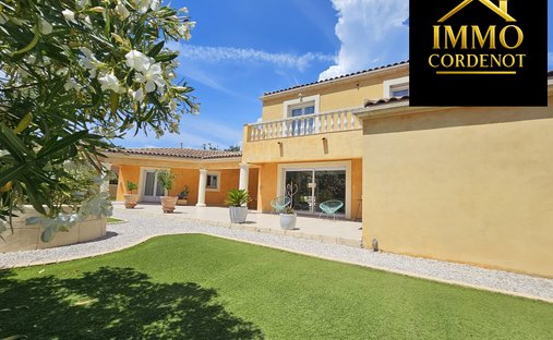 Villa in Méounes-lès-Montrieux, Provence-Alpes-Côte d'Azur, France 1