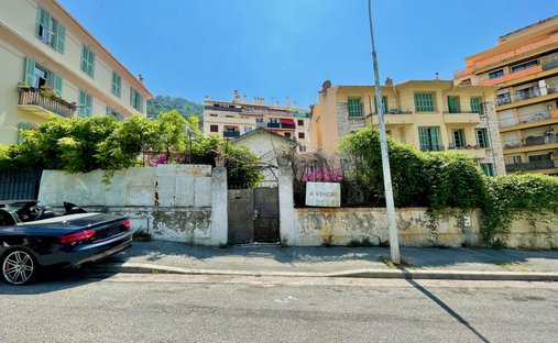 Land in Nice, Provence-Alpes-Côte d'Azur, France 1