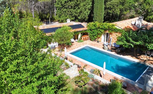 Estate in Beaurecueil, Provence-Alpes-Côte d'Azur, France 1