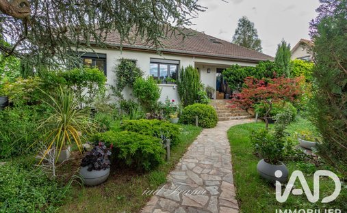 House in Les Alluets-le-Roi, Ile-de-France, France 1