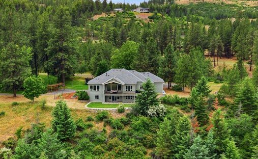 House in Nine Mile Falls, Washington, United States 1