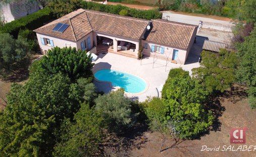 Appartamento a Garéoult, Provenza-Alpi-Costa Azzurra, Francia 1
